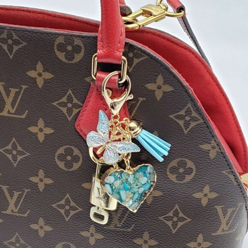 LV Authentic Gold Padlock 🔒 Key Set w/ Unbranded Heart Keychain Charm - Picture 2 of 6